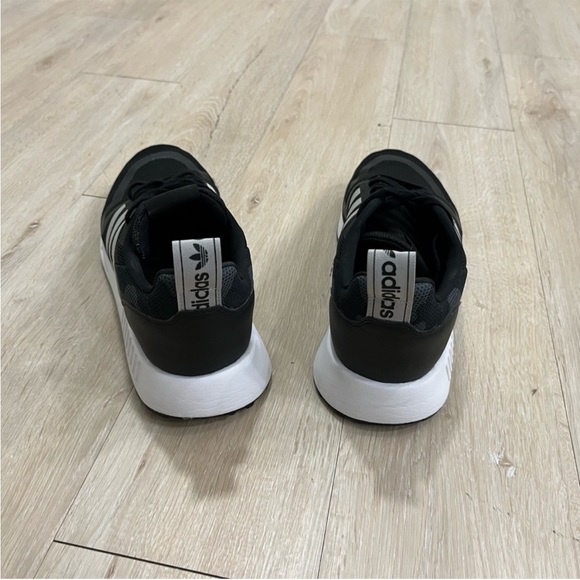 2 pairs of Adidas shoes. Mens size 12, excellent condition - Picture 3 of 8